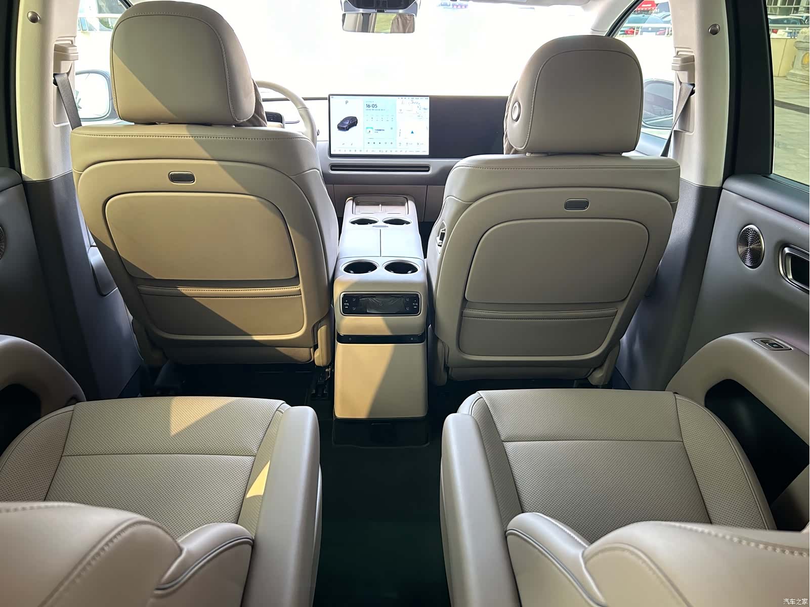 Li Auto i8, 2025 7