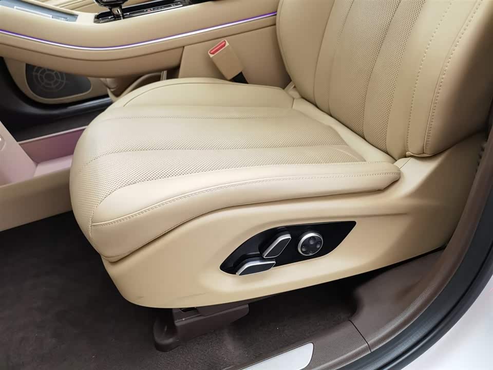 AITO Ask the world M7