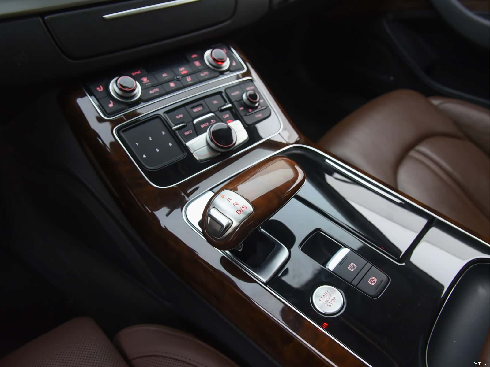 Audi A8L, 2011 10