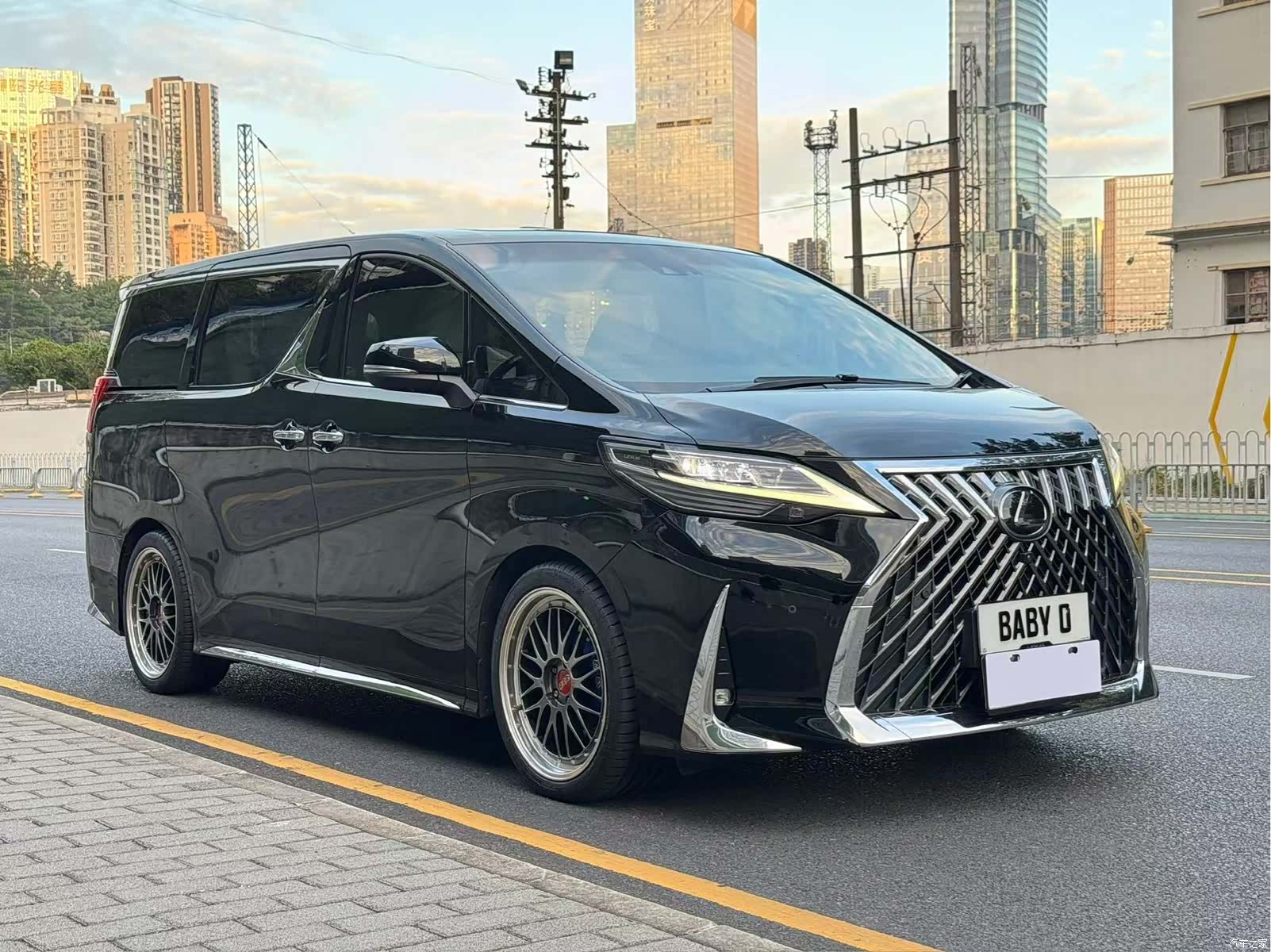 Lexus LM, 2021 3