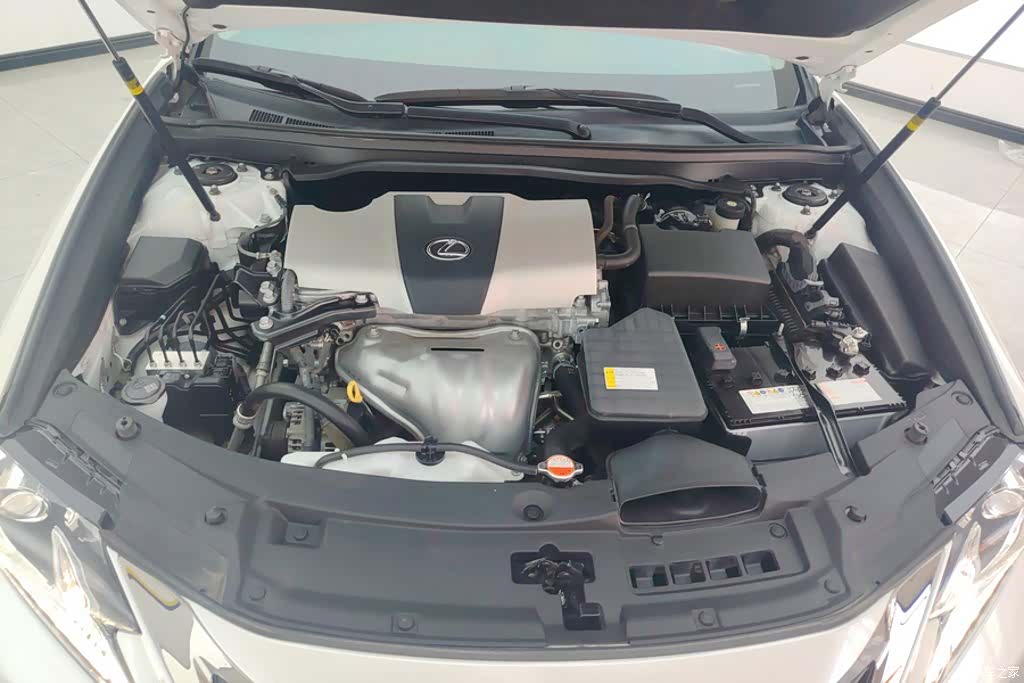 Lexus ES, 2016 10