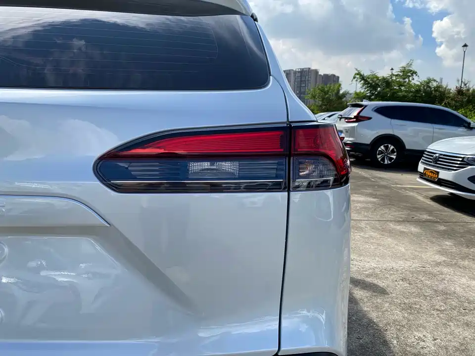 Toyota Corolla Sharp amplifier