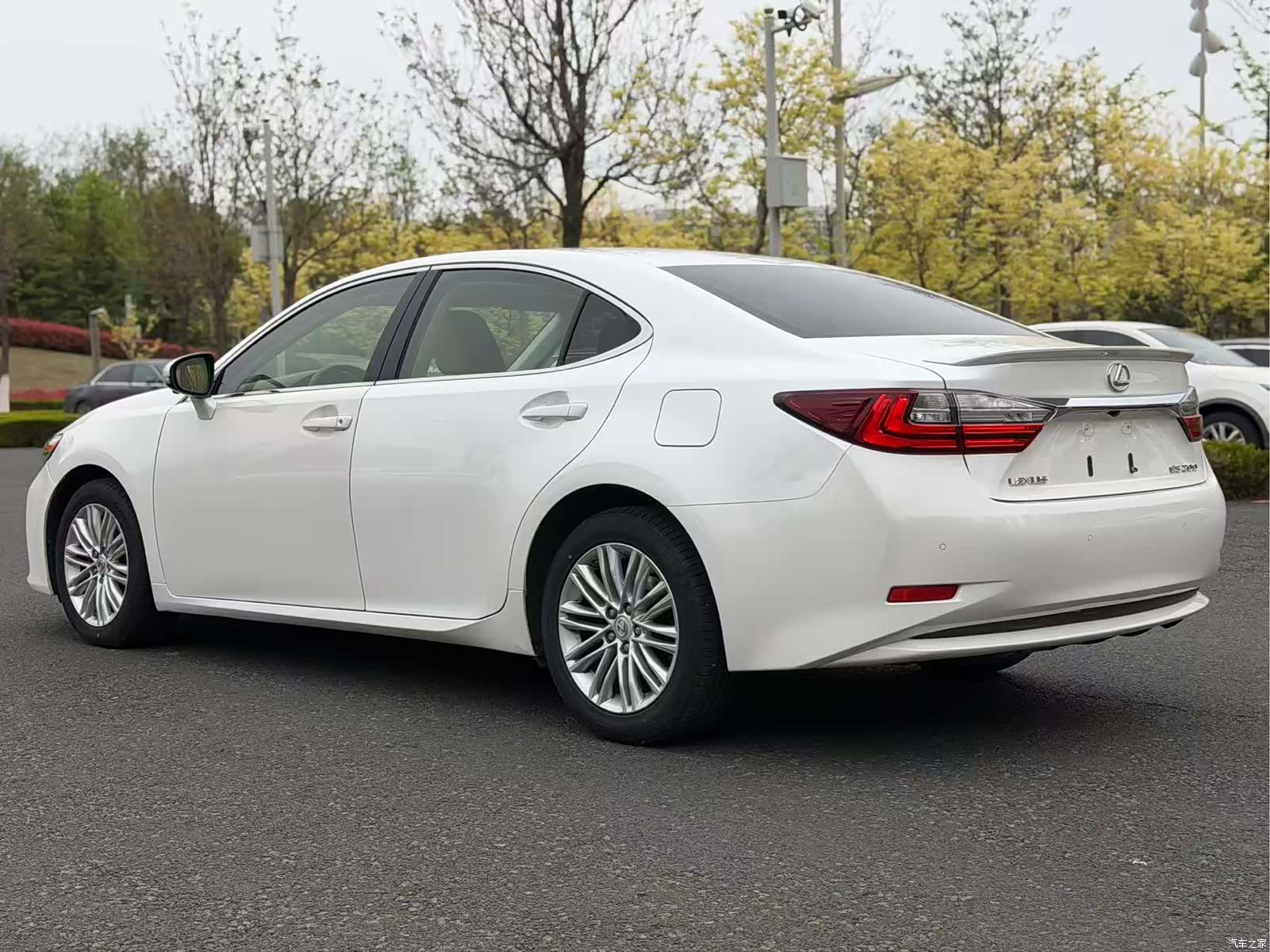 Lexus ES, 2017 3