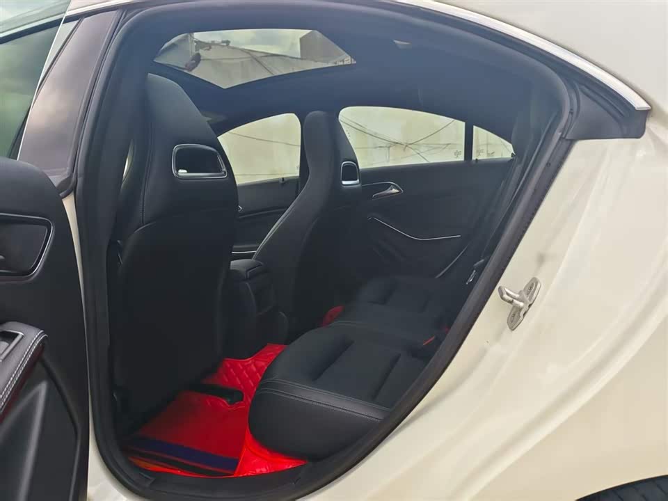 Mercedes-Benz CLA Mercedes-Benz CLA