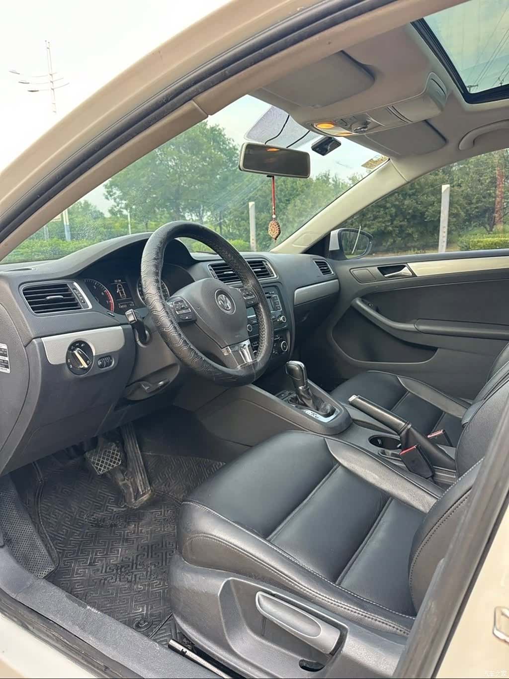 Volkswagen Sagitar, 2012 8