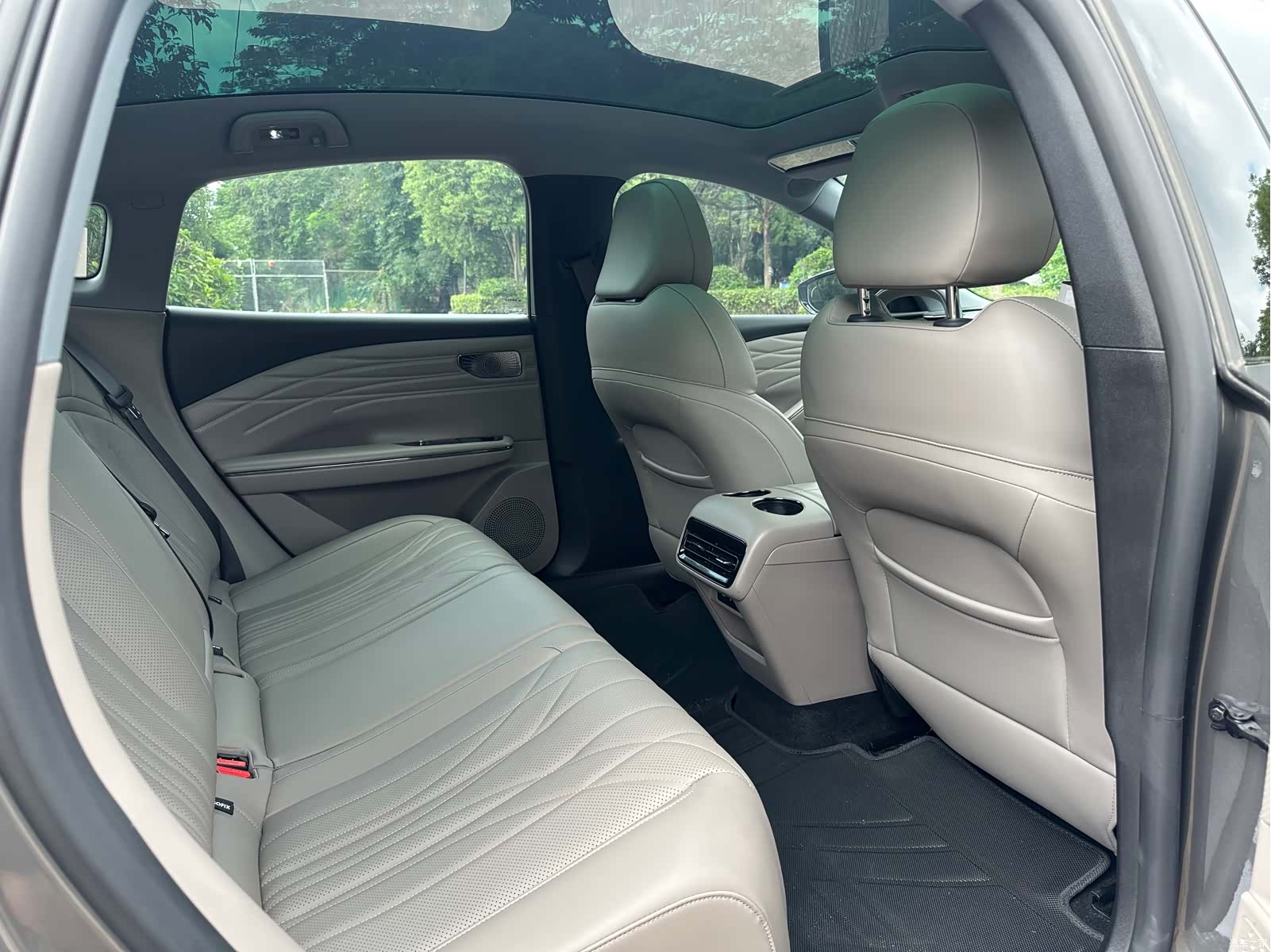 Geely 8, 2025 27