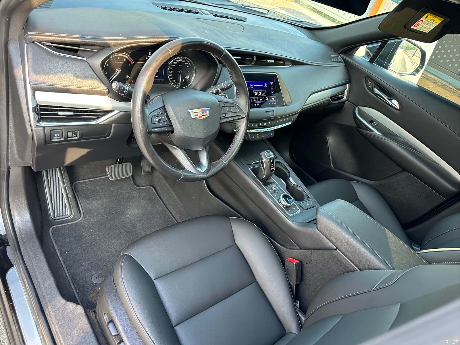 Cadillac XT4, 2019 все фото