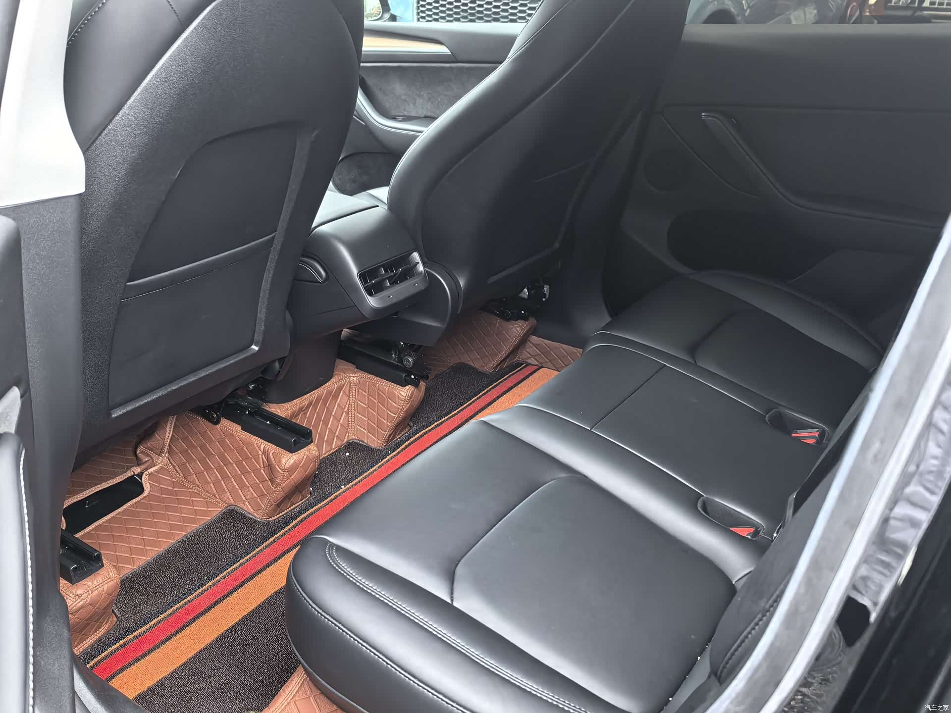 Tesla Model Y, 2023 10