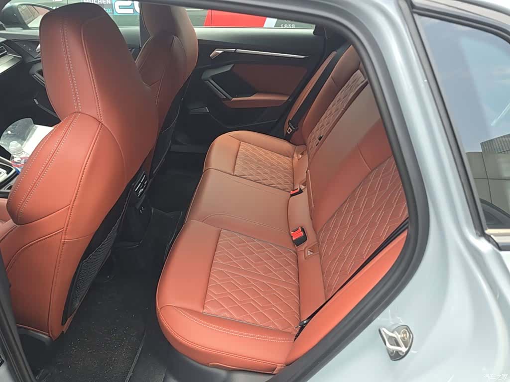 Audi Flying Spur, 2025 24