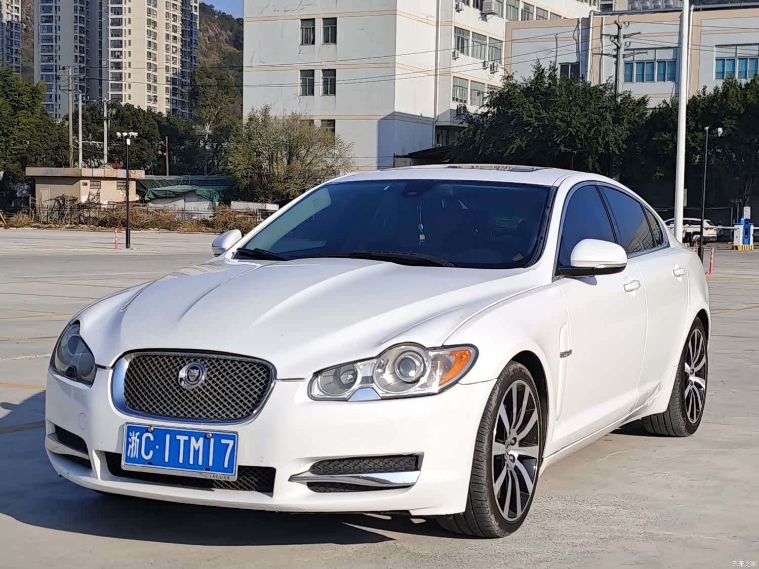 Jaguar XF, 2010 1
