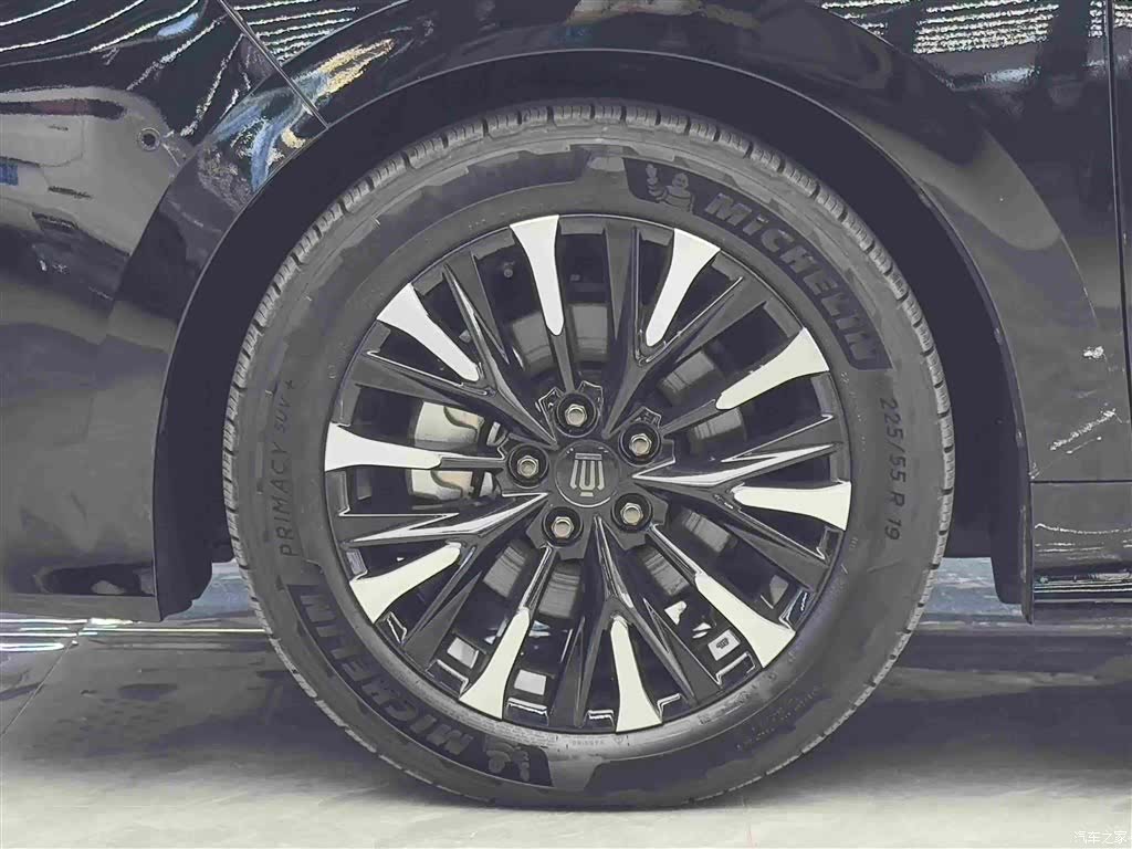Toyota Vellfire, 2025 4