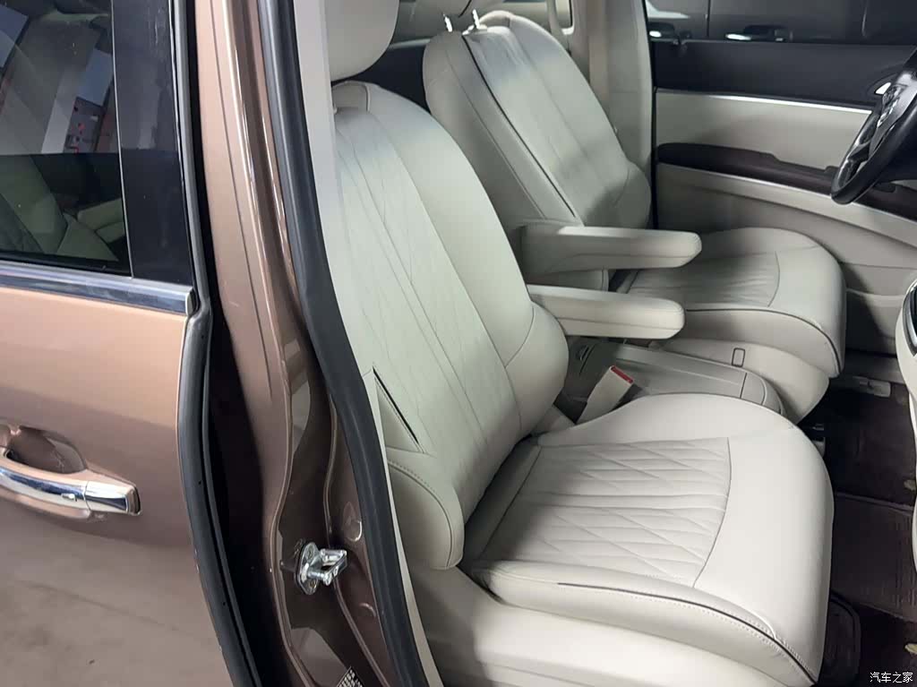 Buick GL8, 2022 3