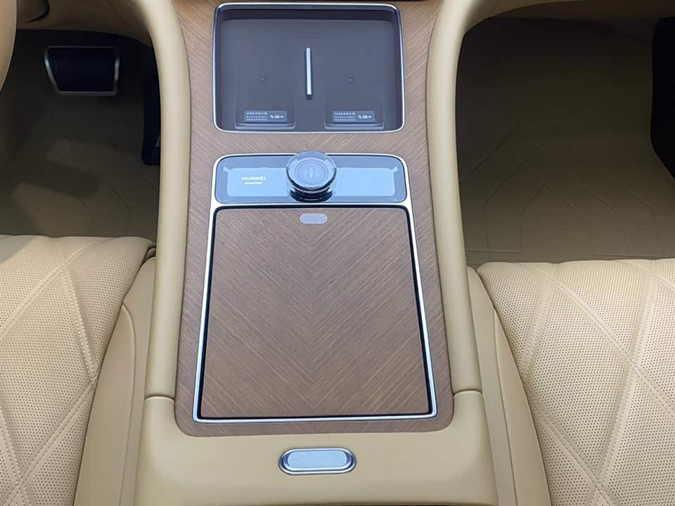 AITO Ask the world M9