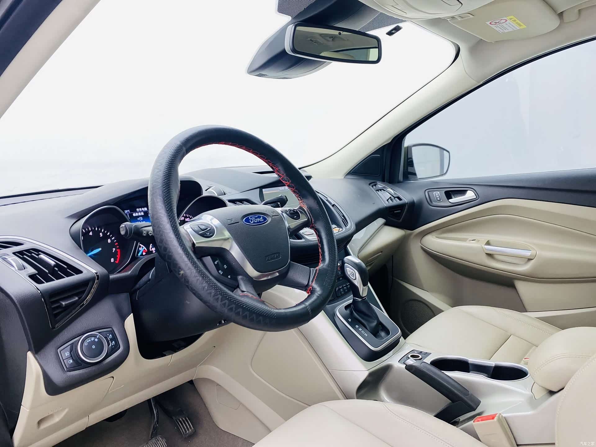 Ford Kuga, 2015 14
