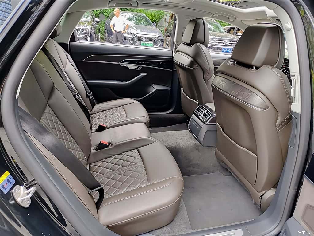 Audi A8L, 2021 11