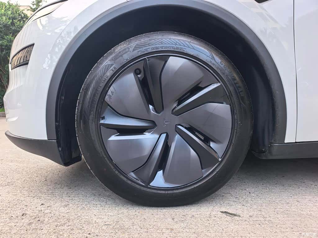 Tesla Model Y, 2025 15