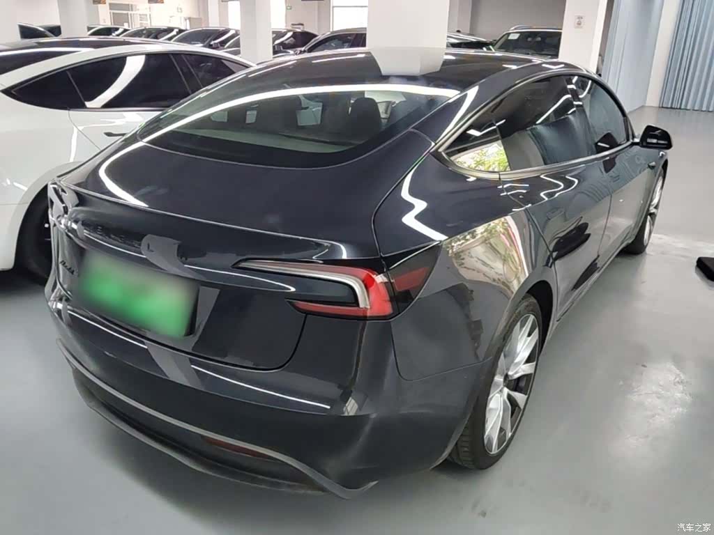 Tesla Model 3, 2025 7