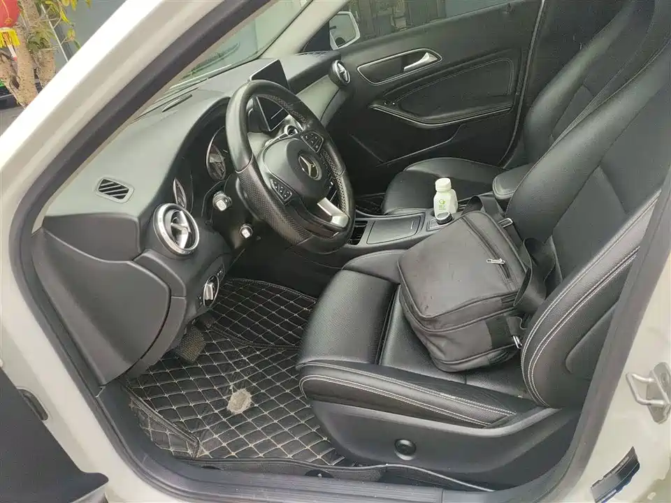 Mercedes-Benz GLA Mercedes-Benz GLA