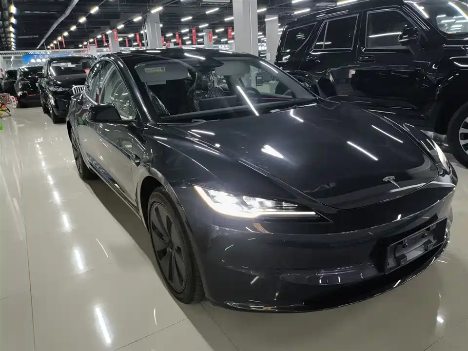 Tesla Model 3 Tesla Model 3