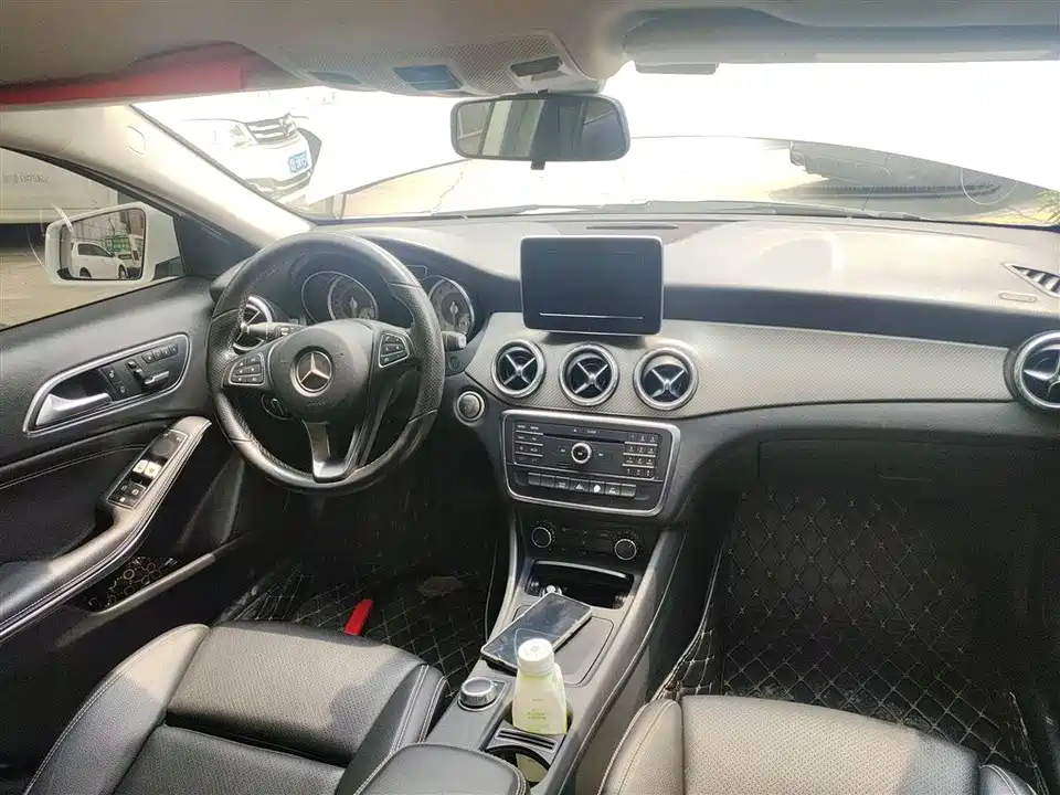 Mercedes-Benz GLA Mercedes-Benz GLA
