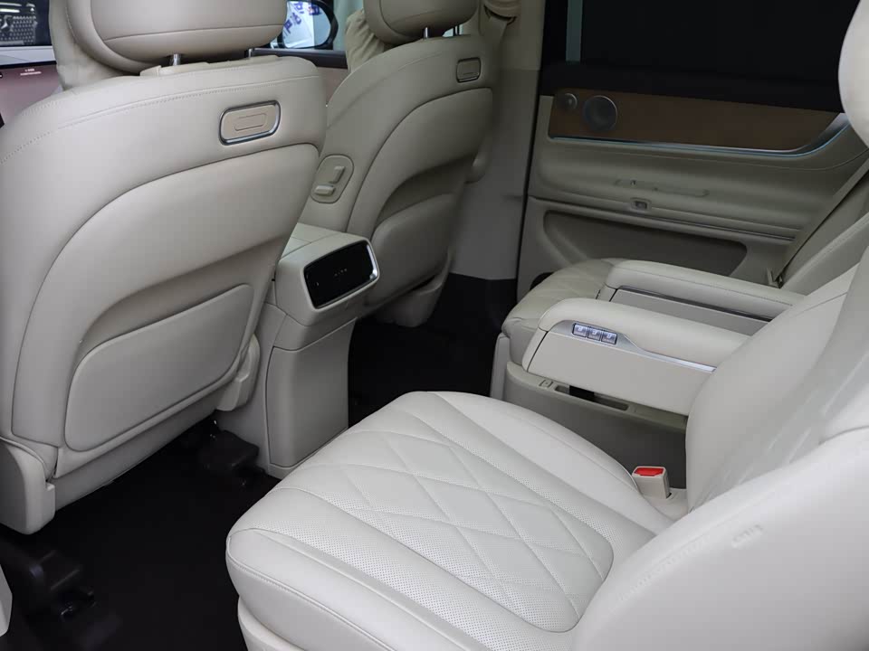 AITO Ask the world M9