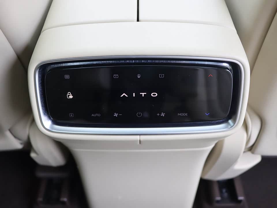 AITO Ask the world M9