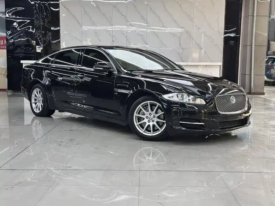 Jaguar XJ