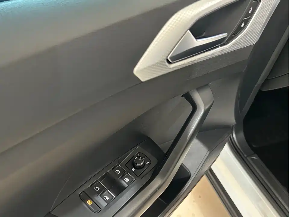 Volkswagen Exploring the shadow