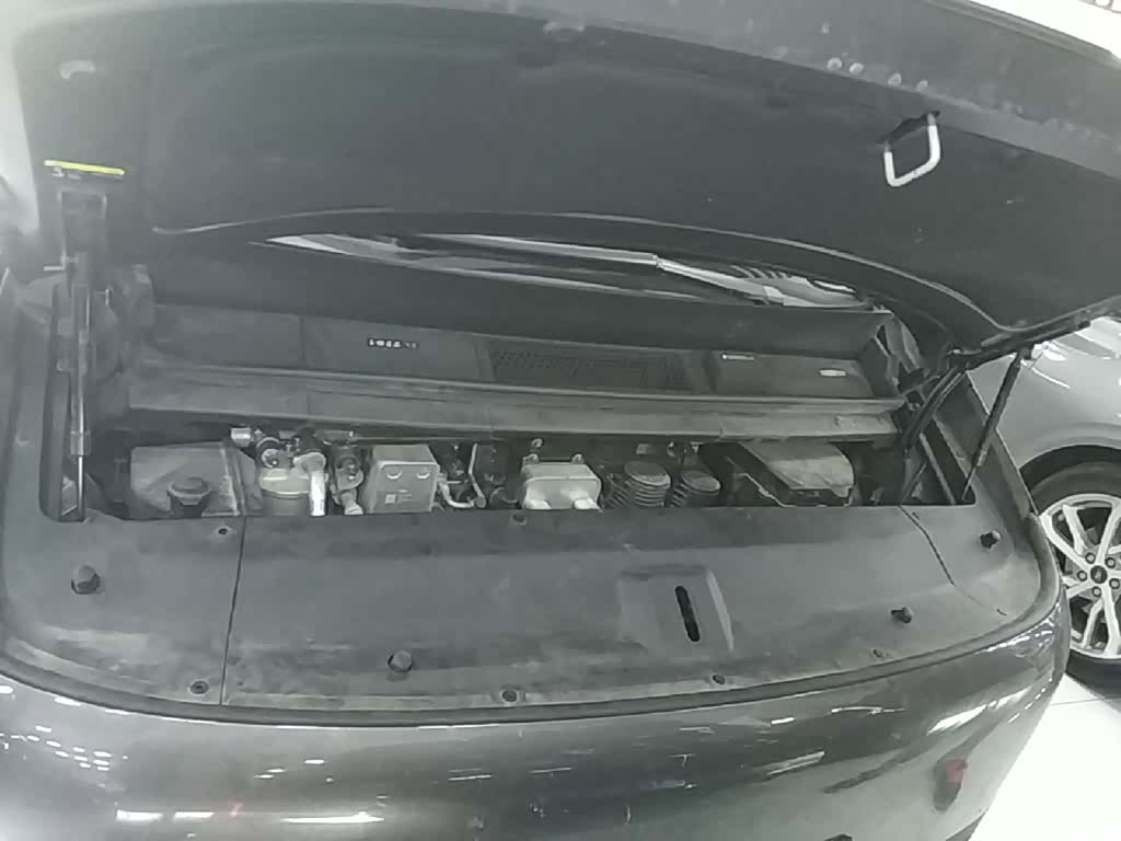Li Auto MEGA, 2024 20