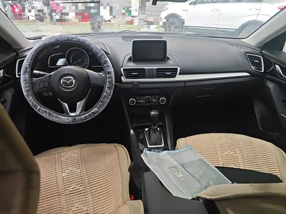Mazda 3 Angkesaila