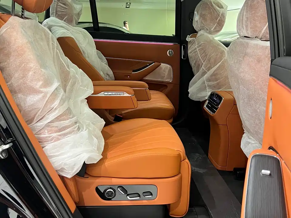 AITO Ask the world M8