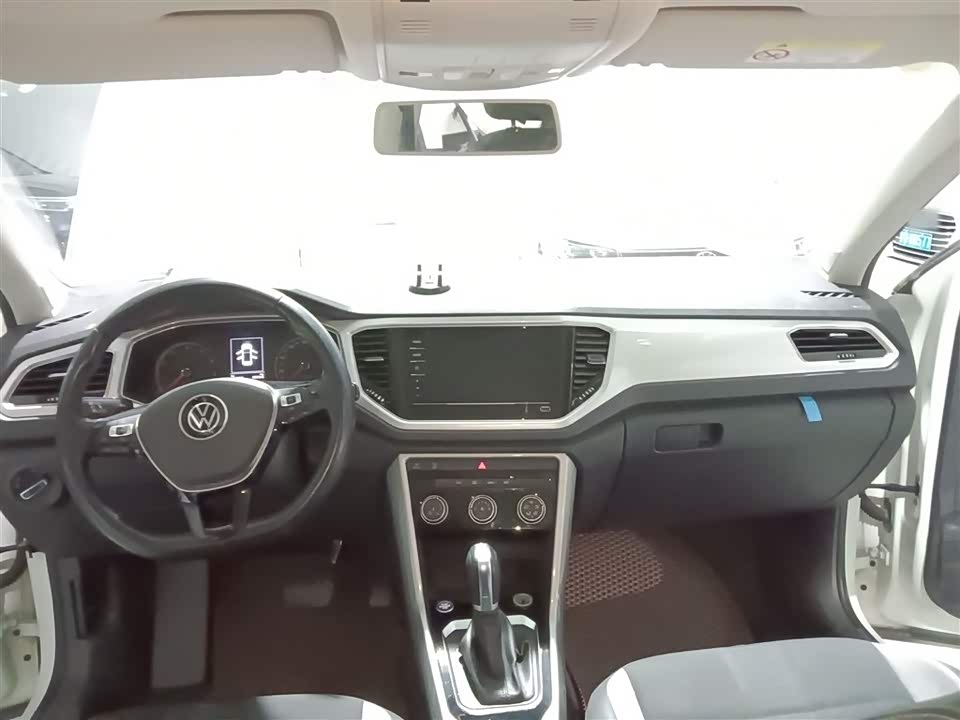 Volkswagen T-ROC exploring Songs