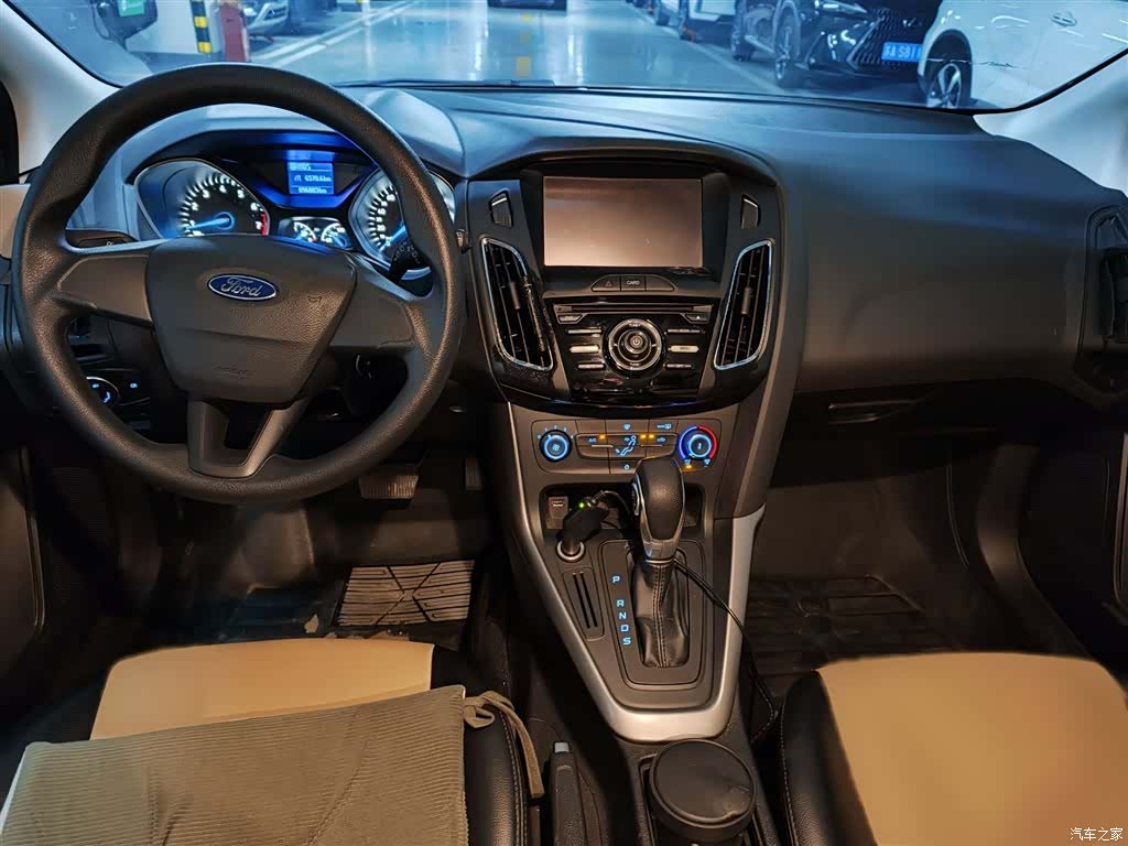 Ford Focus, 2016 12