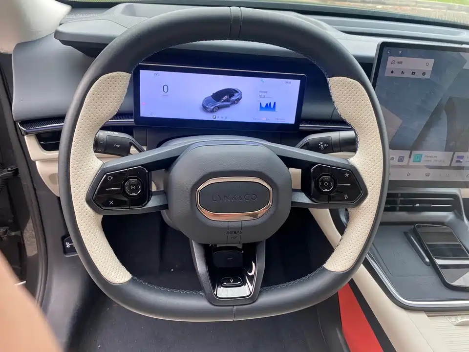 Lynk & Co 07 EM-P