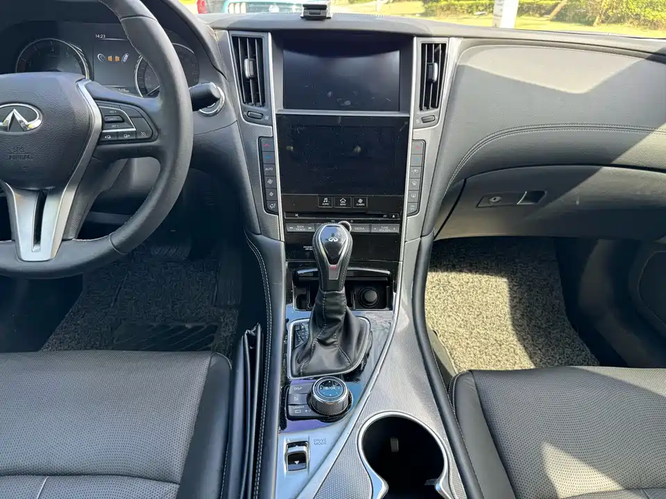 Infiniti Q50L