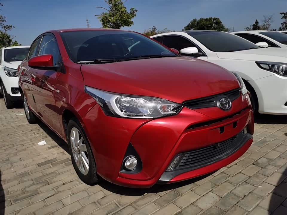 Toyota YARiS L to enjoy