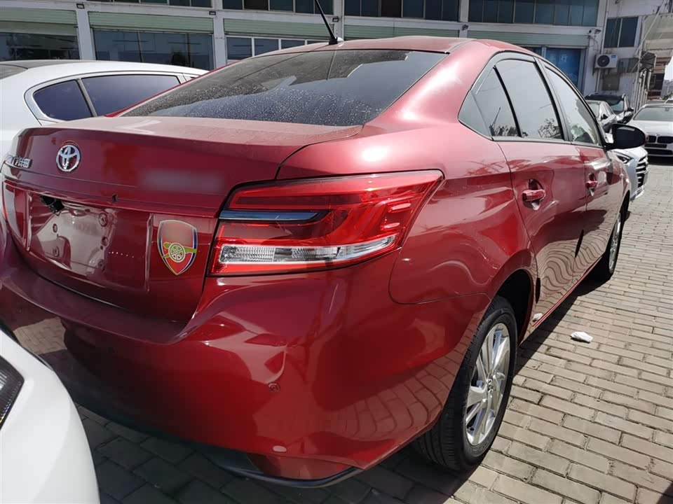 Toyota YARiS L to enjoy