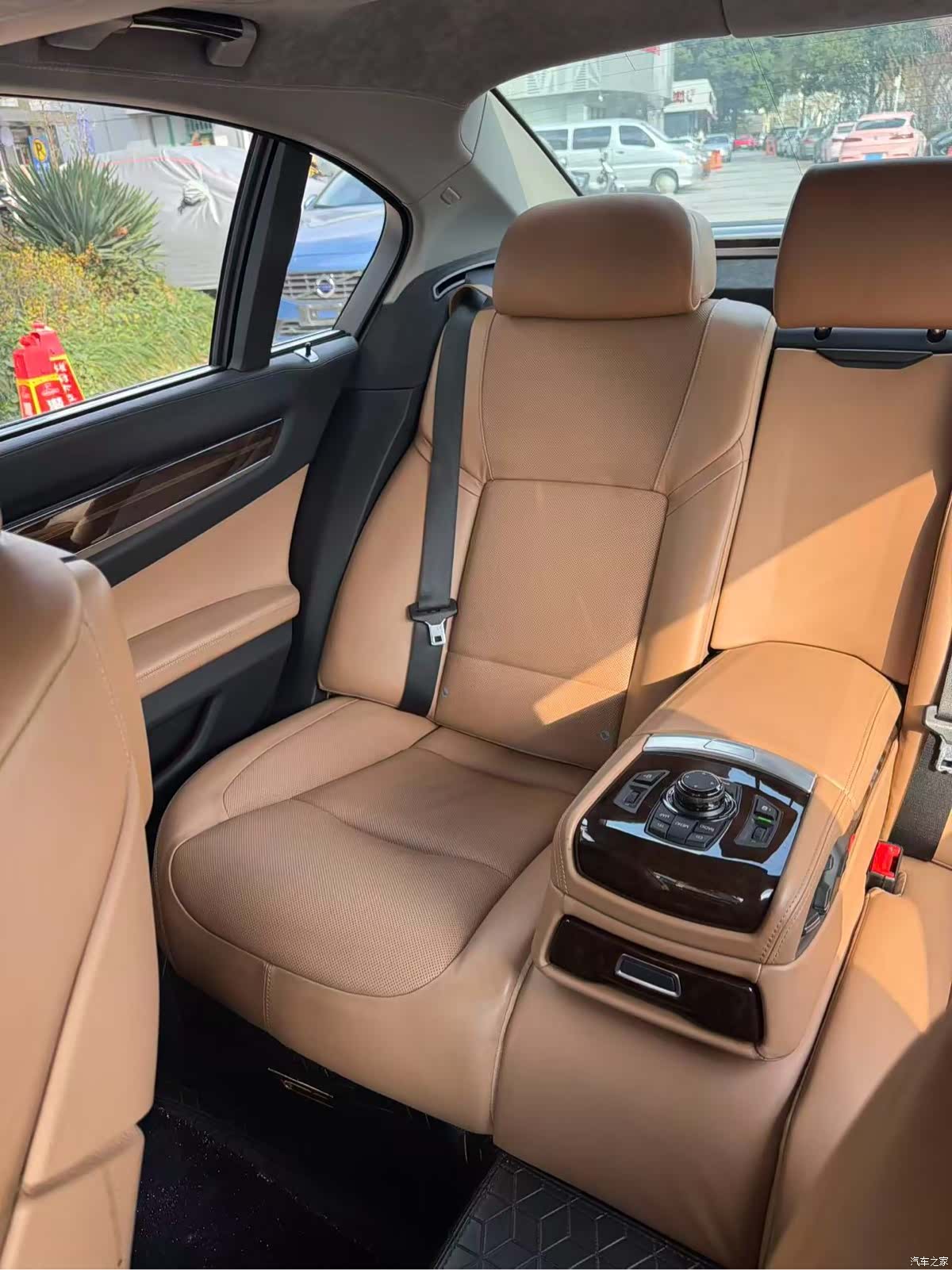 BMW 7 Series, 2011 17