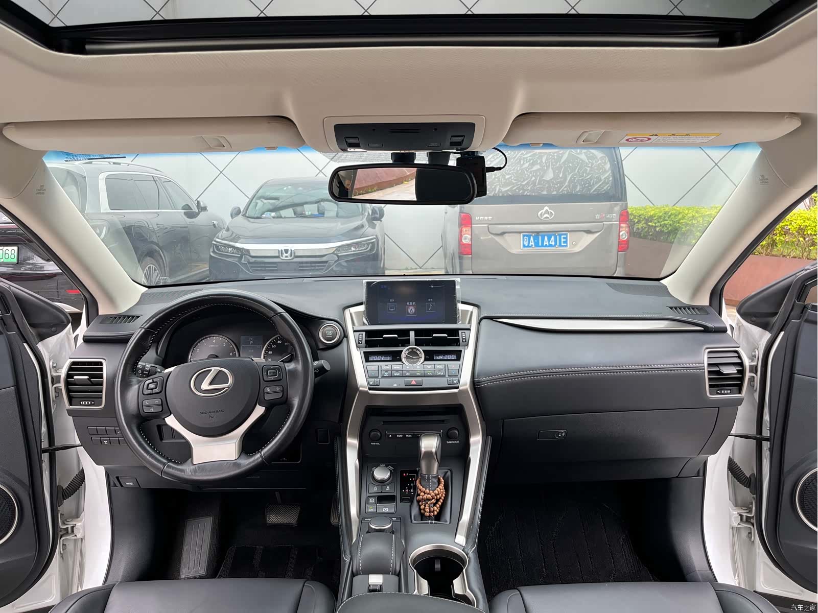 Lexus NX, 2015 16