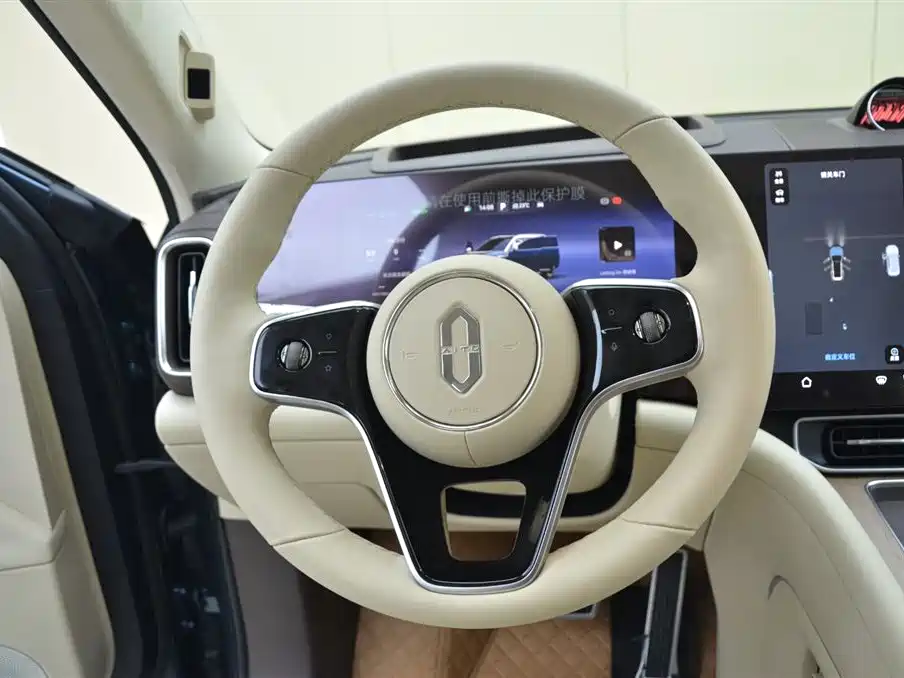 AITO Ask the world M9