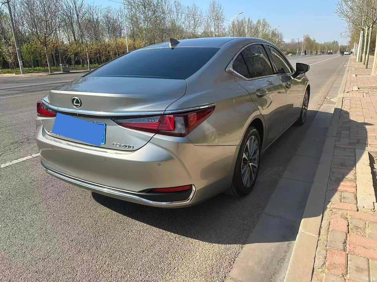 Lexus ES, 2024 3