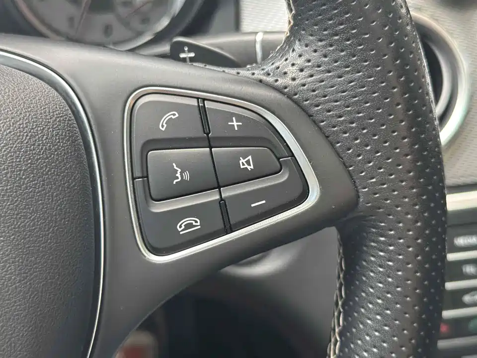 Mercedes-Benz GLA Mercedes-Benz GLA