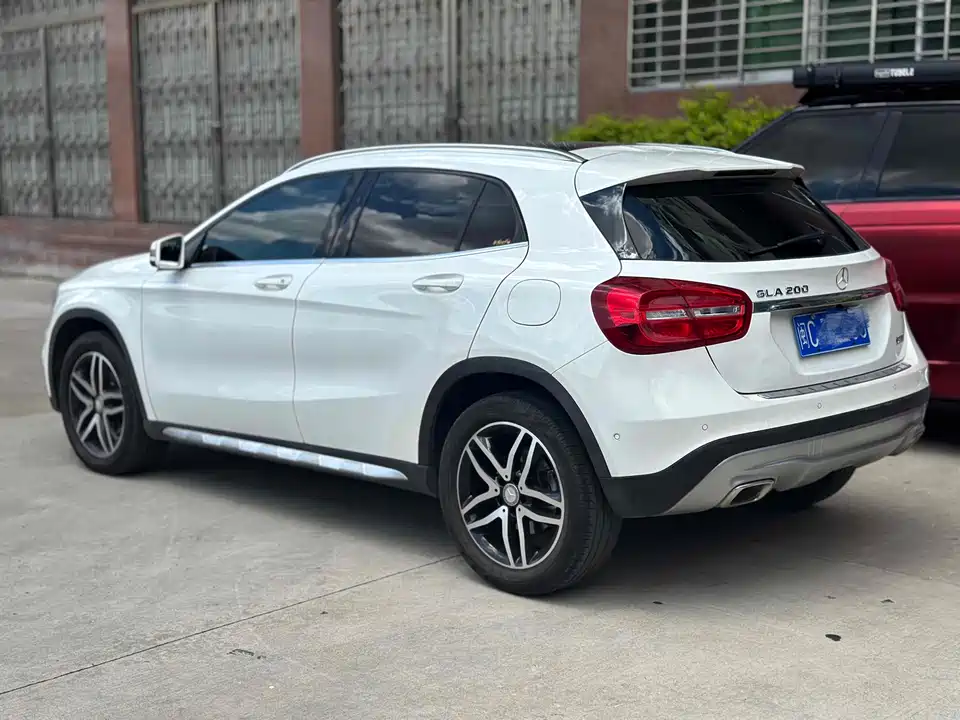 Mercedes-Benz GLA Mercedes-Benz GLA