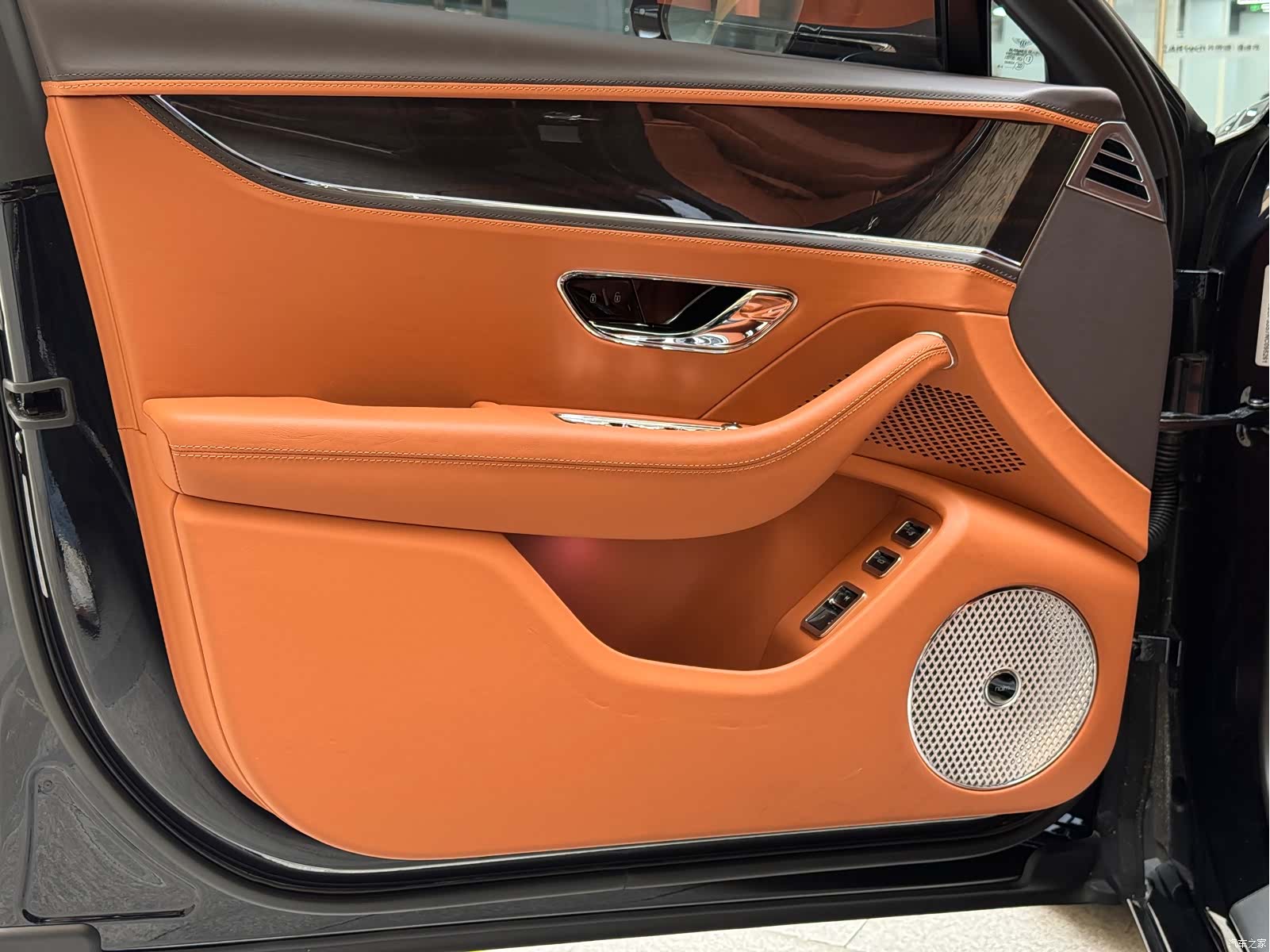 Bentley Flying Spur, 2023 8