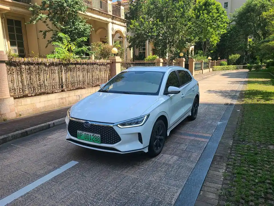 BYD e2