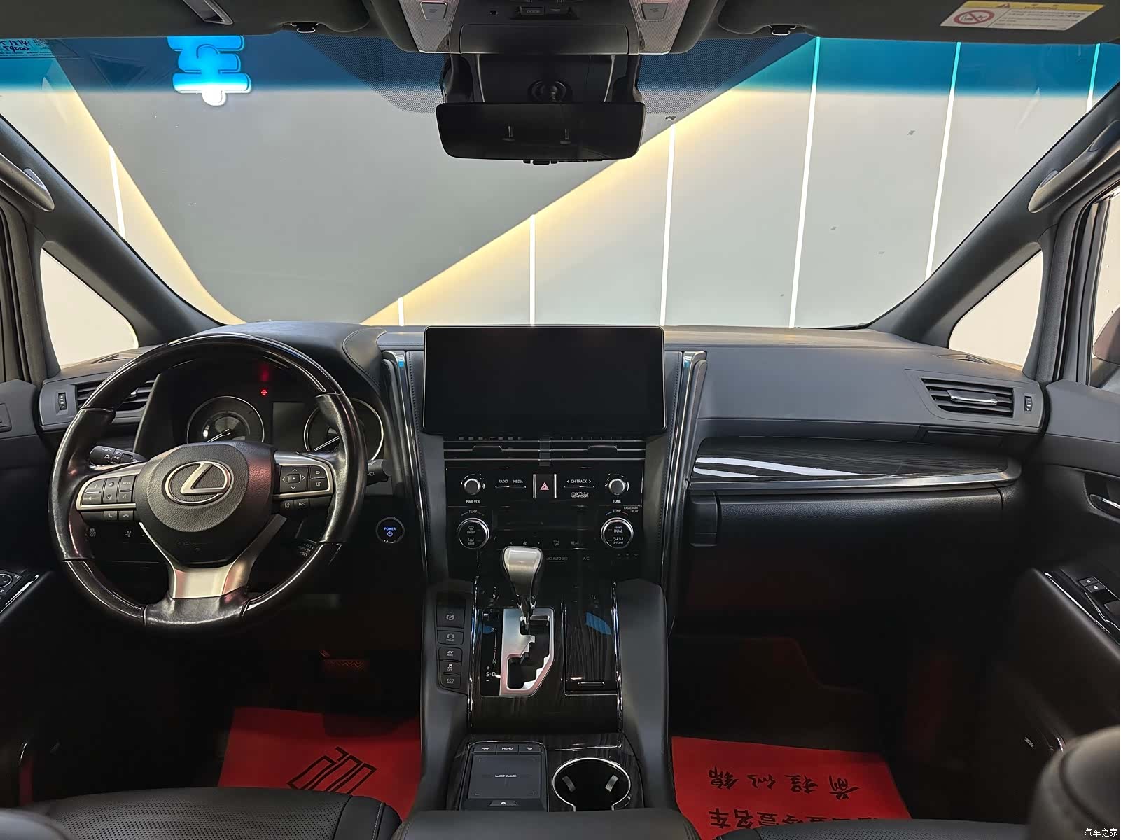 Lexus LM, 2021 12