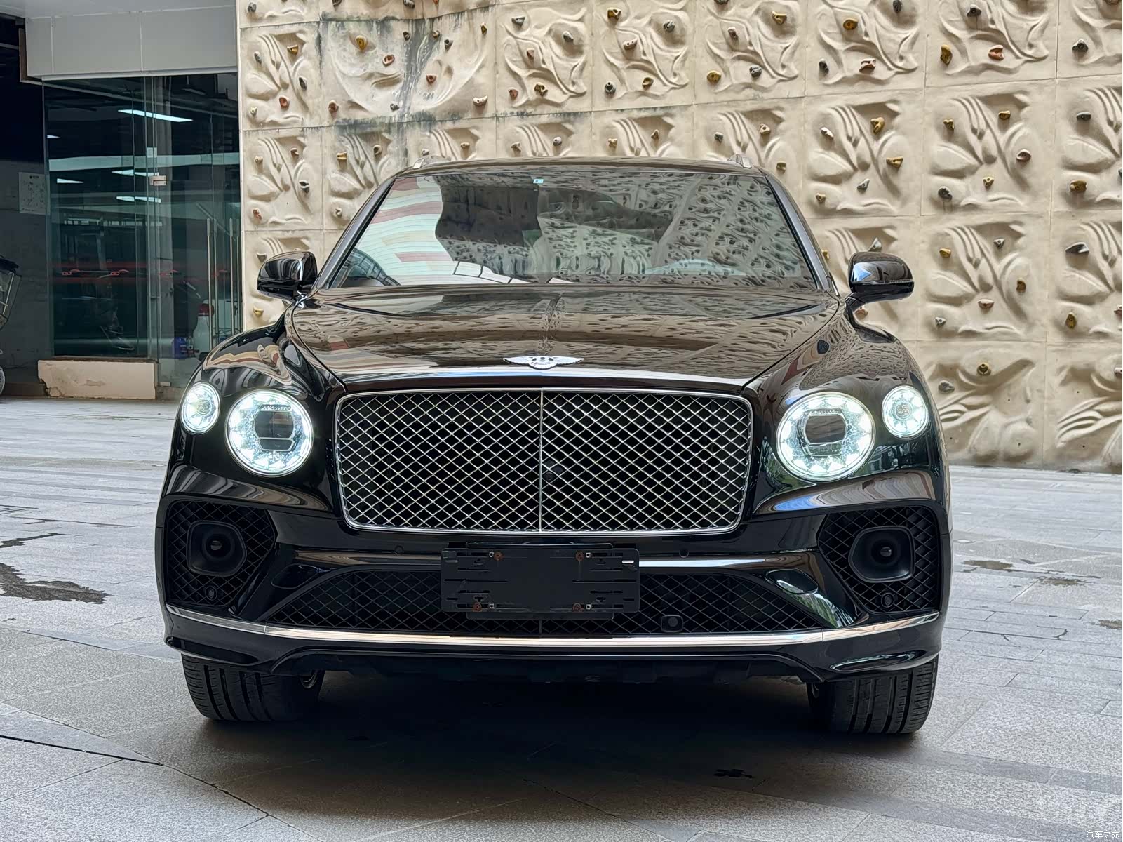 Bentley Bentayga, 2022 2