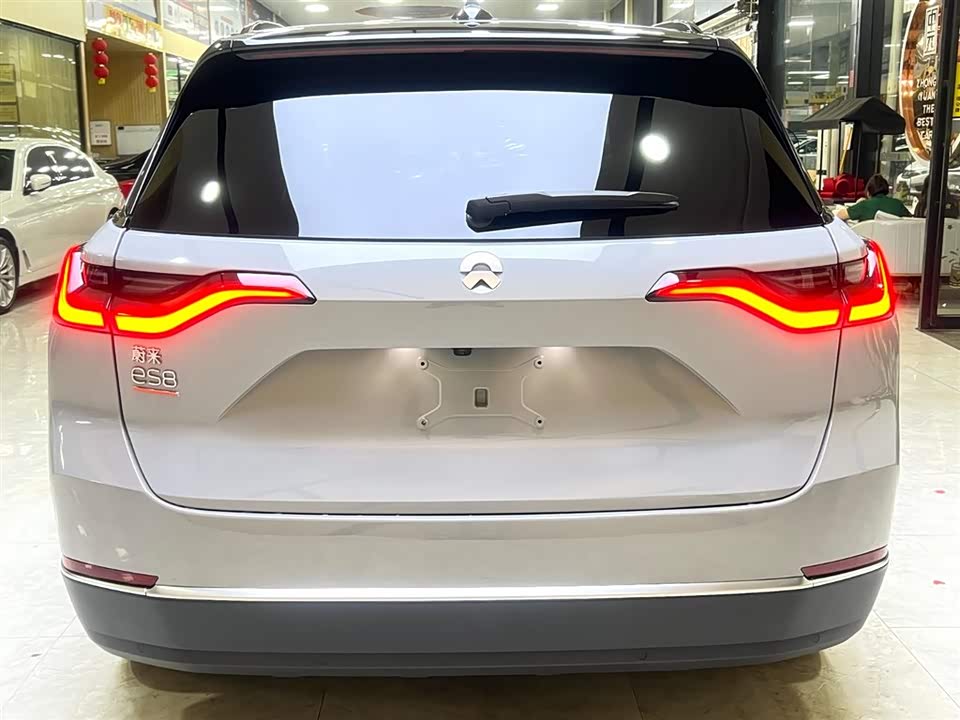 NIO ES8