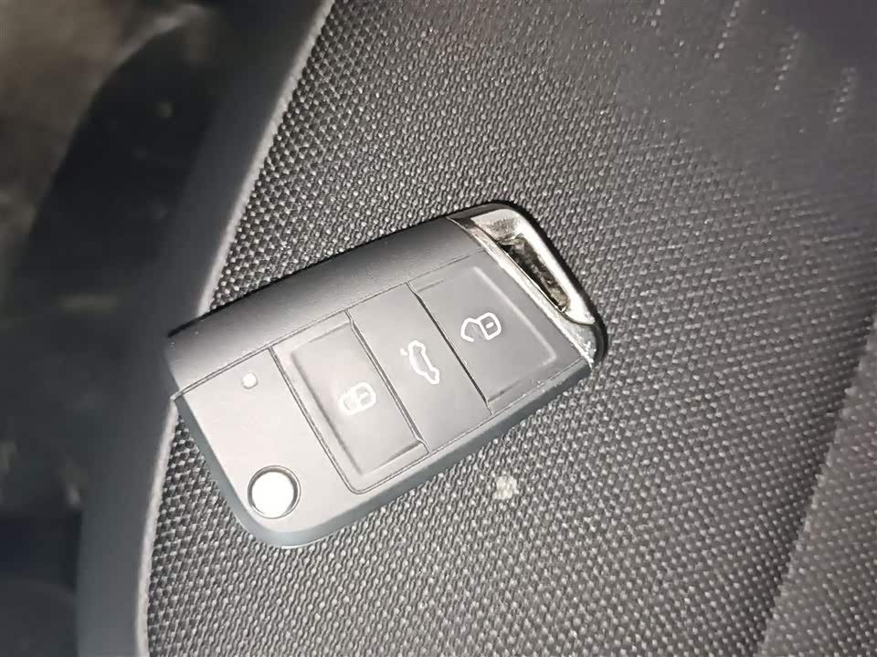 Volkswagen T-ROC exploring Songs