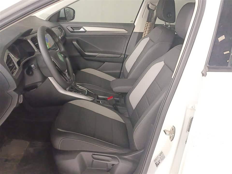 Volkswagen T-ROC exploring Songs